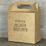 Giebelverpackung klein, Auspacken, Anschauen, Ausflippen