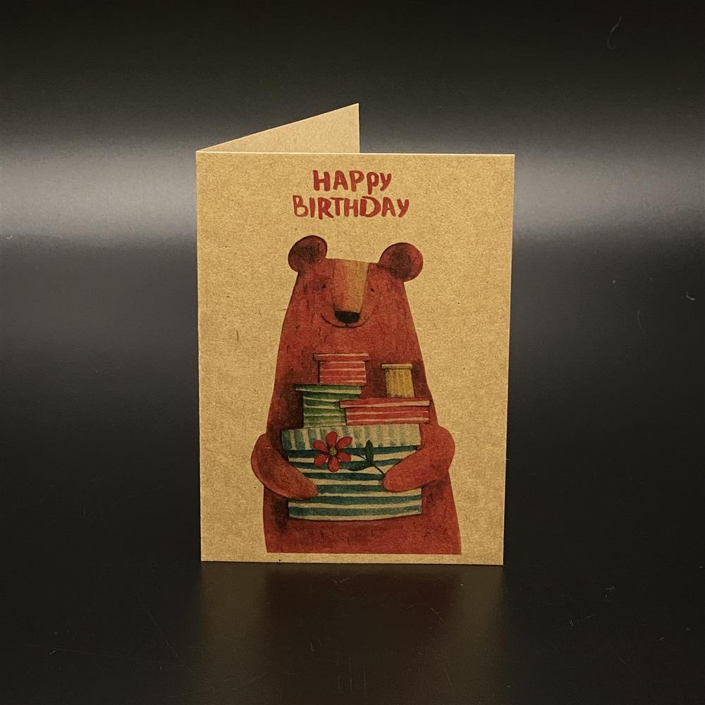 Dieses 5er-Set hochwertiger Grußkarten aus Kraftkarton mit farblich passendem Kuvert ist das perfekte Geschenk für Geburtstagsgrüße. Größe je Karte ca. 11 x 15 cm. Mit liebevollem Bären-Motiv und dem Schriftzug „Happy Birthday“ – ideal für Kinder, Freunde oder die Familie. Stilvoll, praktisch und persönlich, um Geburtstagswünsche charmant zu übermitteln.
