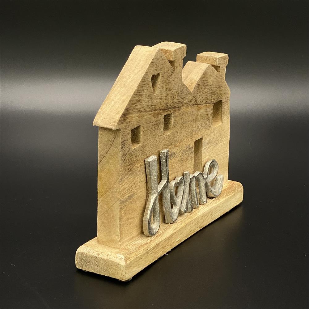 Haus aus Mangoholz mit dem Metall Schriftzug 'home', personalisierbar