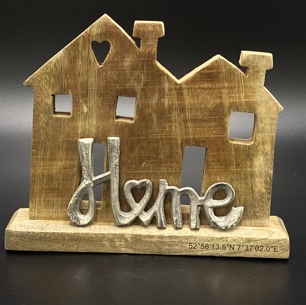 Haus aus Mangoholz mit dem Metall Schriftzug 'home', personalisierbar