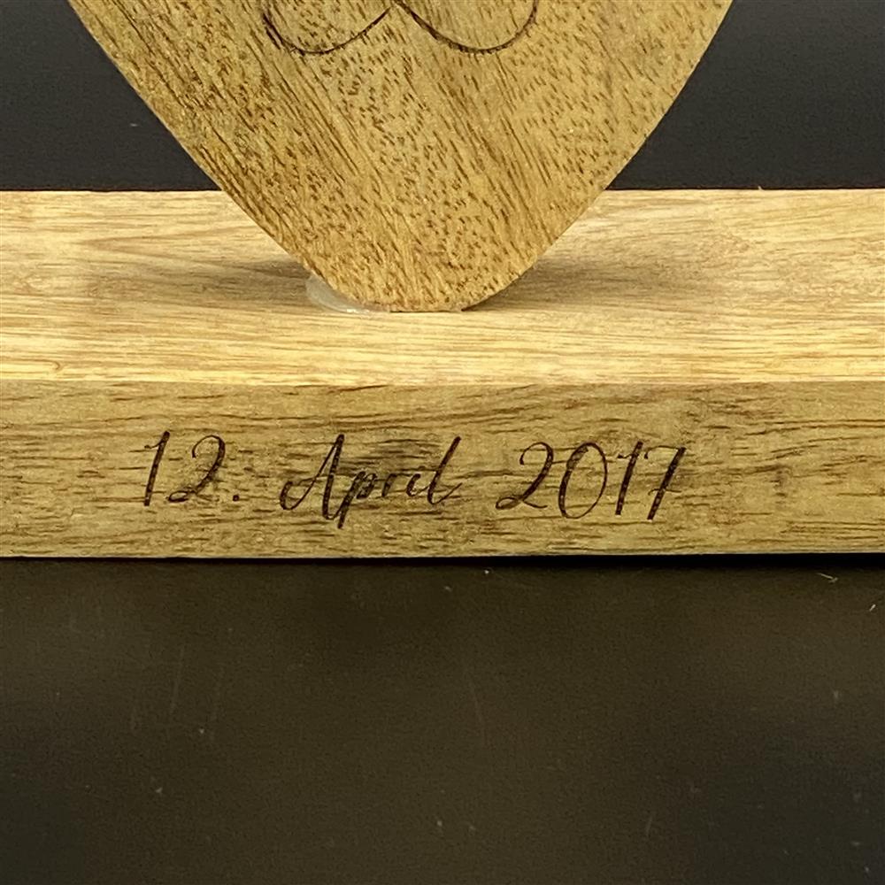 Herz aus Mangoholz mit 2 Windlichtern, personalisierbar