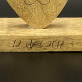 Herz aus Mangoholz mit 2 Windlichtern, personalisierbar
