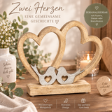 Zwei Herzen aus Mangoholz mit einem Vogelpärchen aus Metall | personalisiert