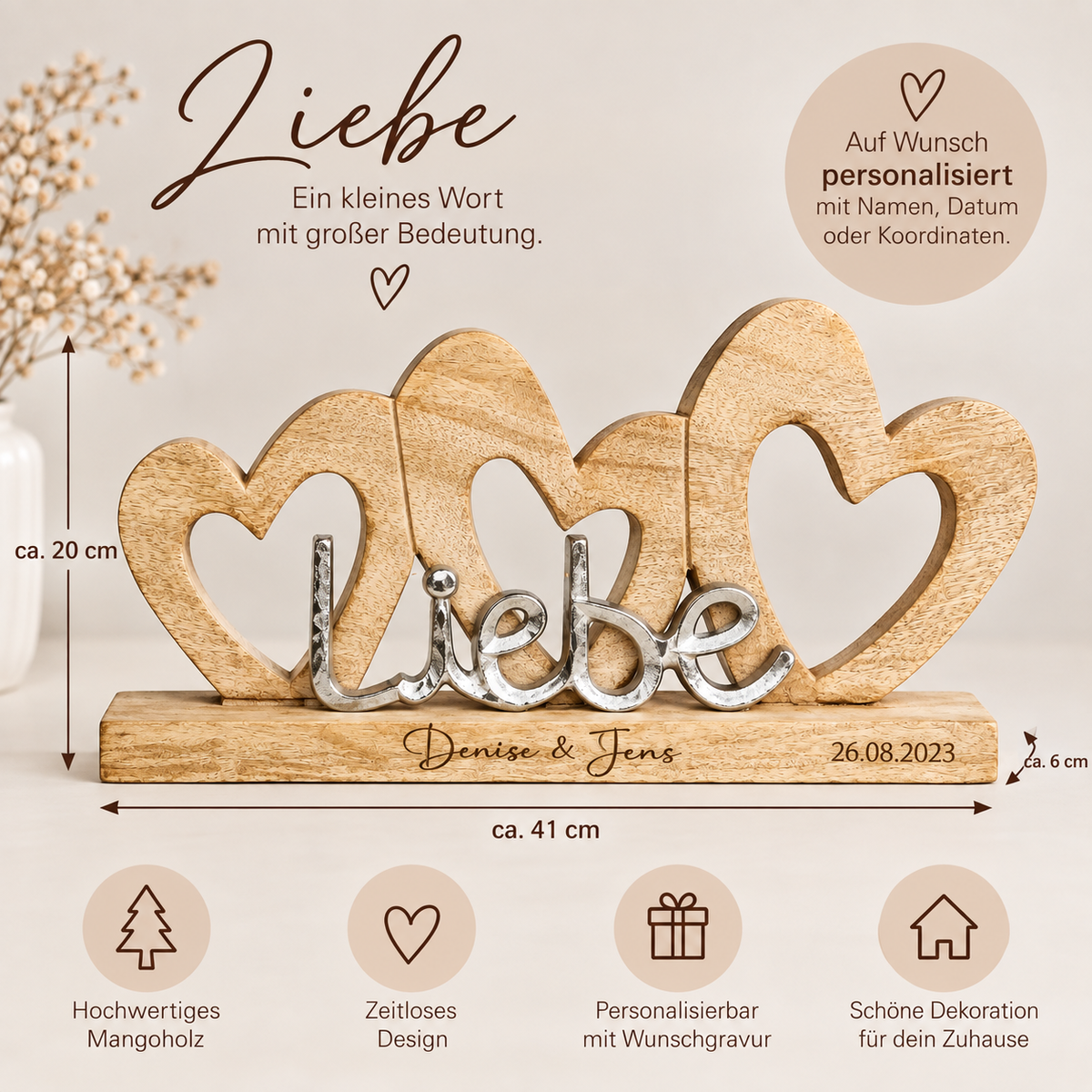 Herzgruppe aus Mangoholz mit dem Metall Schriftzug "Liebe" | personalisierbar