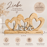 Herzgruppe aus Mangoholz mit dem Metall Schriftzug "Liebe" | personalisierbar