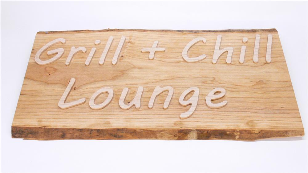 Holzschild Grill + Chill Lounge