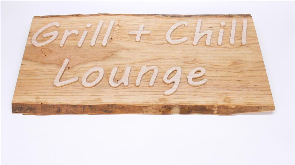 Holzschild Grill + Chill Lounge