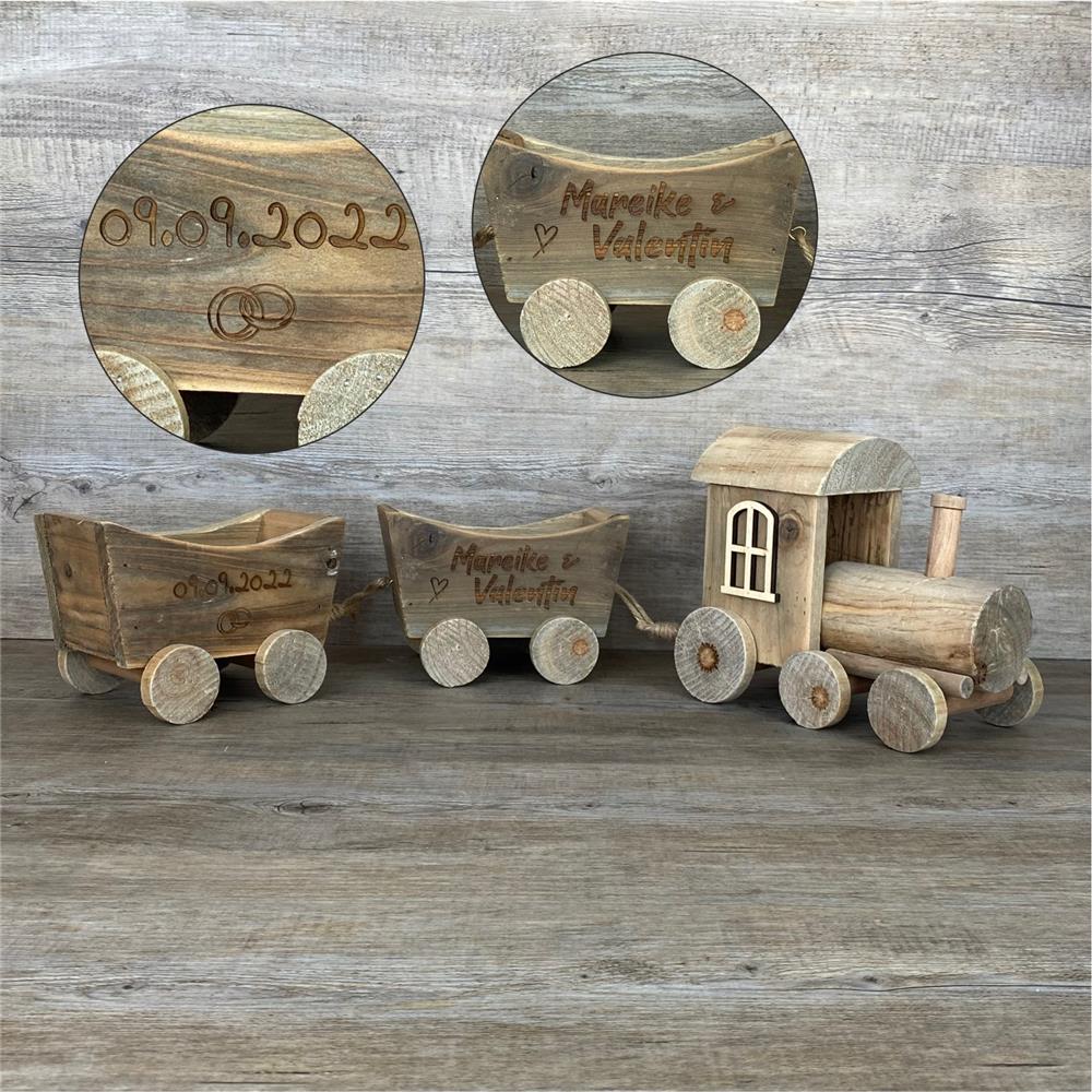 Holzzug Hochzeit, personalisiert
