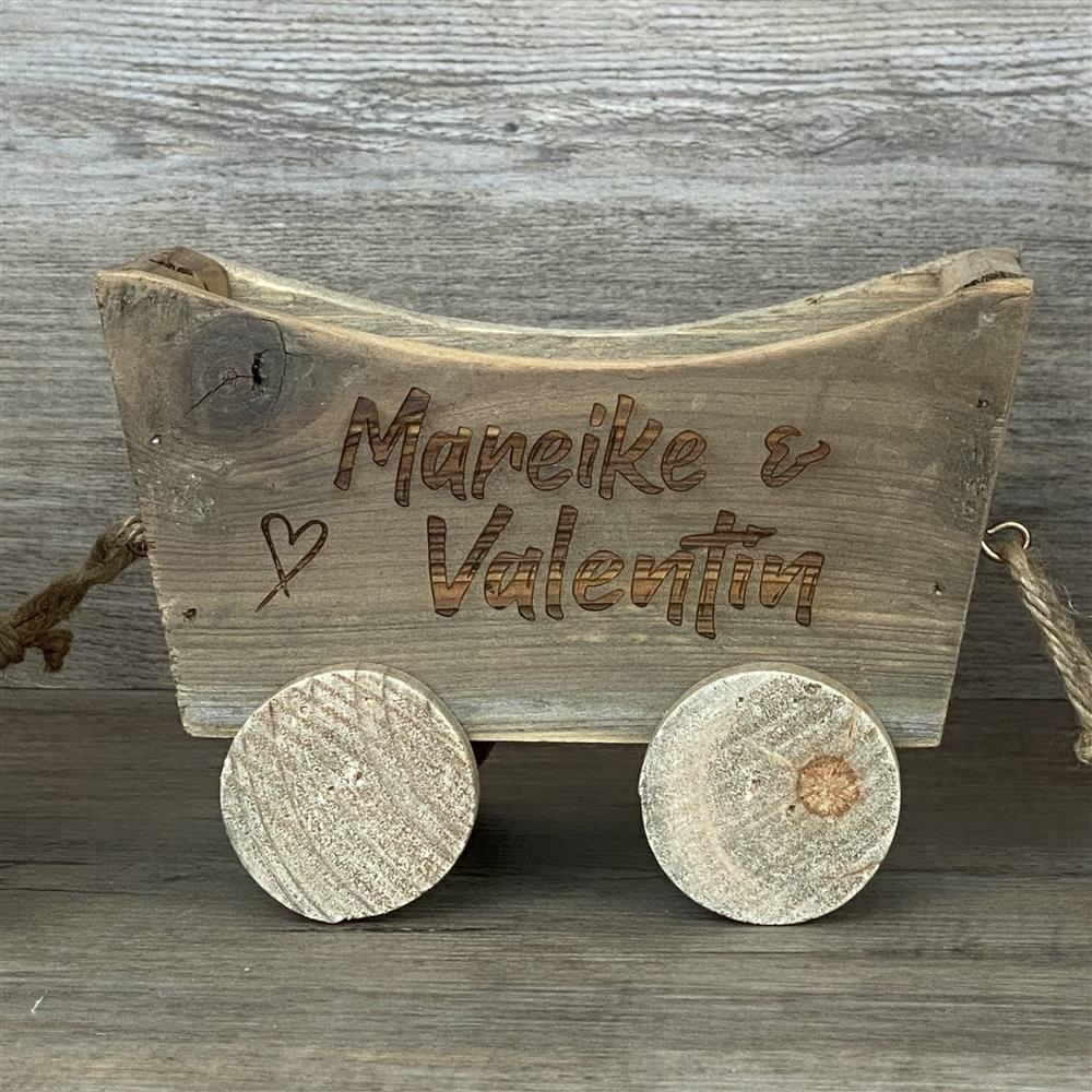 Holzzug Hochzeit, personalisiert