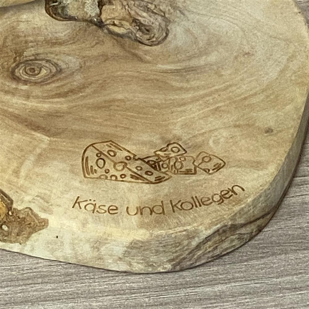 Käsebrett aus Olivenholz mit Besteck, personalisierbar