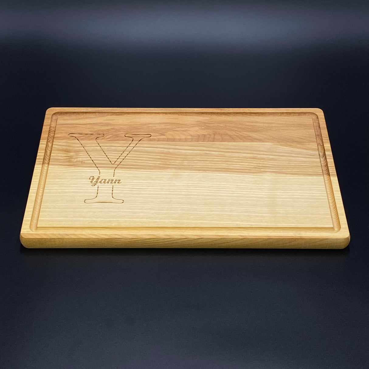 Schneidbrett Kernesche mit Saftrille, 30 x 20 cm