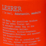 Dieses personalisierte Tassen-Set „Lehrer/in – Substantiv“ ist ein besonderes Geschenk für Pädagog:innen. Farbig gestaltete Außenseite, weiße Innenseite, 350 ml Volumen, Maße ca. Ø 8,2 × 9,6 cm. Lasergravur mit Definitionstext auf der Vorderseite, Rückseite optional mit Wunschnamen. Perfekt zum Abschied, Schuljahresende oder als liebevolle Anerkennung für den täglichen Einsatz im Klassenzimmer.
