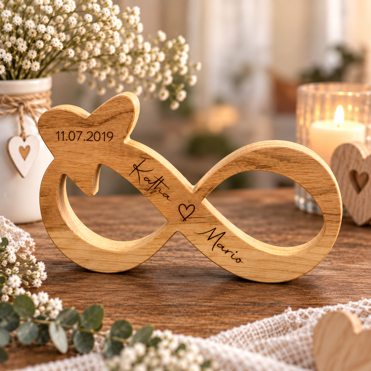 Unendlichkeitszeichen aus Holz personalisiert – Geschenk für Paare