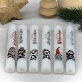 Diese elegante Stabkerze „Frohe Weihnachten“ in Weiß ist das perfekte Geschenk für Familie, Freunde oder Kollegen – ideal als kleines Mitbringsel, Adventsgruß oder Weihnachtsüberraschung. Mit festlichem Motiv wie Rentier, Schneemann oder Weihnachtswichtel sorgt sie für weihnachtliche Stimmung. Optional in Geschenkverpackung oder mit Kerzenteller erhältlich. Ein liebevolles Präsent, das Wärme und Freude verbreitet. Stilvoll, dekorativ und festlich zugleich.
