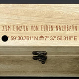 Weinkiste für eine Flasche Wein, Beschriftung 'Zum Einzug', personalisierbar