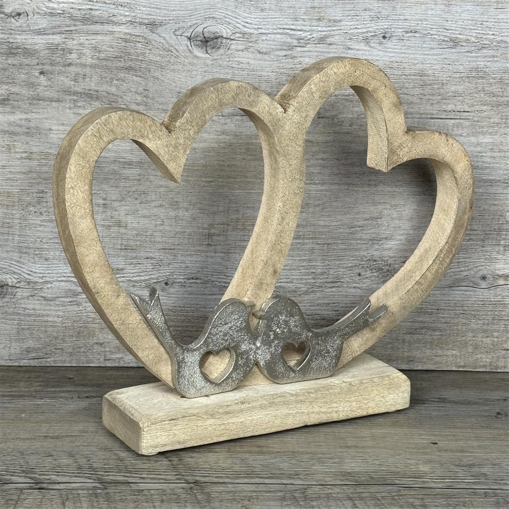 Zwei Herzen aus Mangoholz mit einem Vogelpärchen aus Metall, personalisierbar