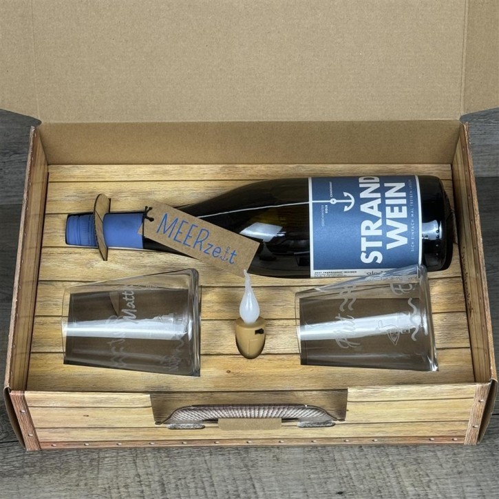 Geschenkpaket "Der Strand hat angerufen und gefragt wo Du bleibst...", groß, Strandwein Chardonnay, inkl. LED Kerzenlicht