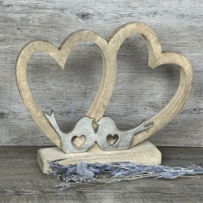 Zwei Herzen aus Mangoholz mit einem Vogelpärchen aus Metall, personalisierbar